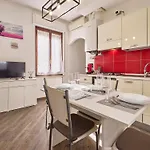 Lungastretta - Center *